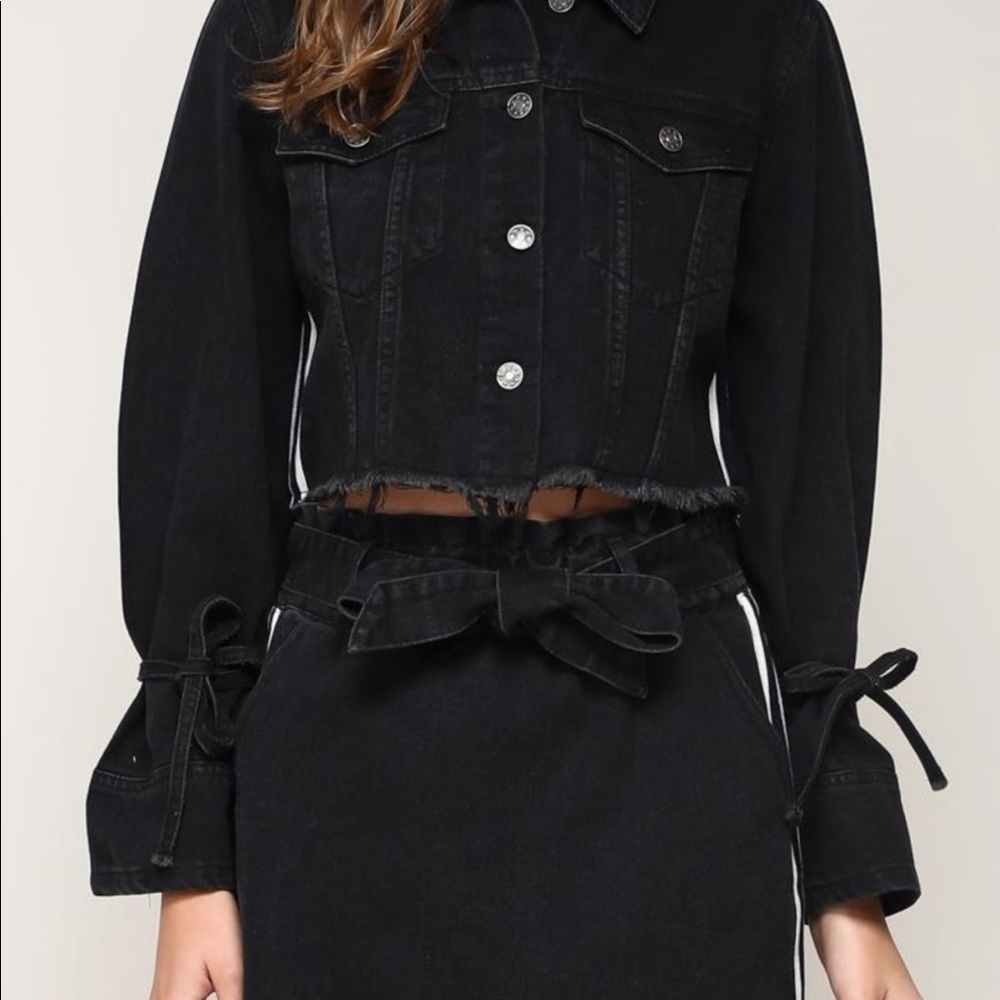 TIE AND BELLS BLACK DISTRESSED CROP JEAN JACKET - Picture 4 of 6